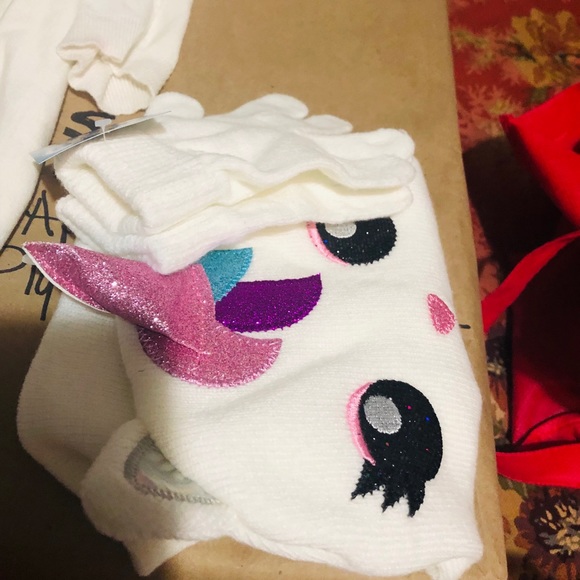 Unicorn hat and glove set - Picture 2 of 2